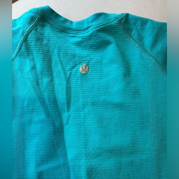 Lululemon Swiftly Tech Short Sleeve Size 6 - Picture 2 of 3